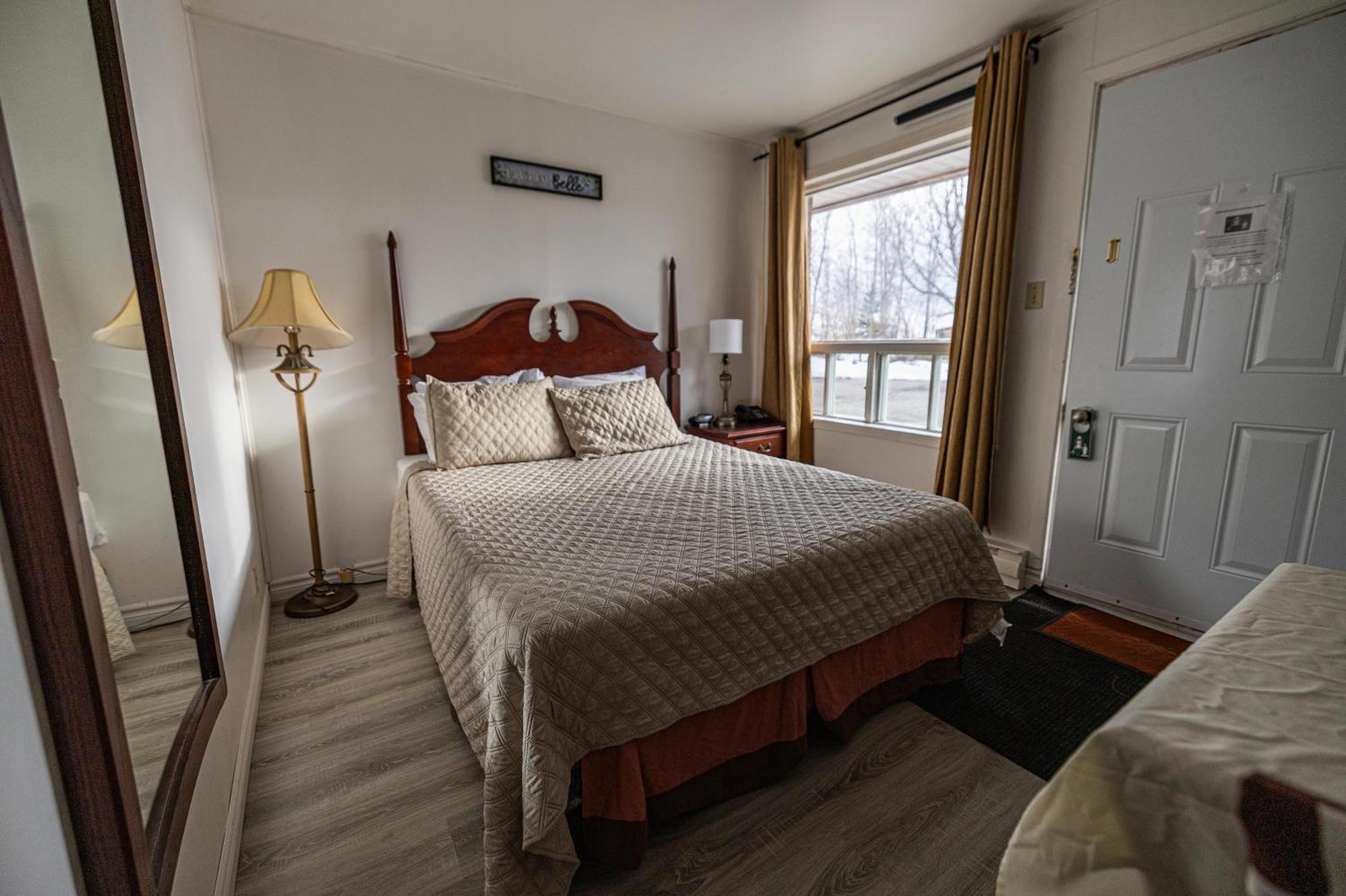 笛布罗汽车旅馆 Sainte-Anne-de-Beaupré 外观 照片